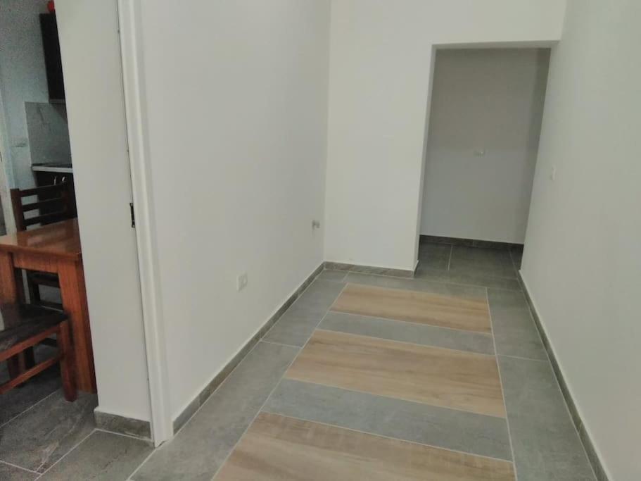 Villa Besnik, Rooms For Rent Vlorë Exterior foto