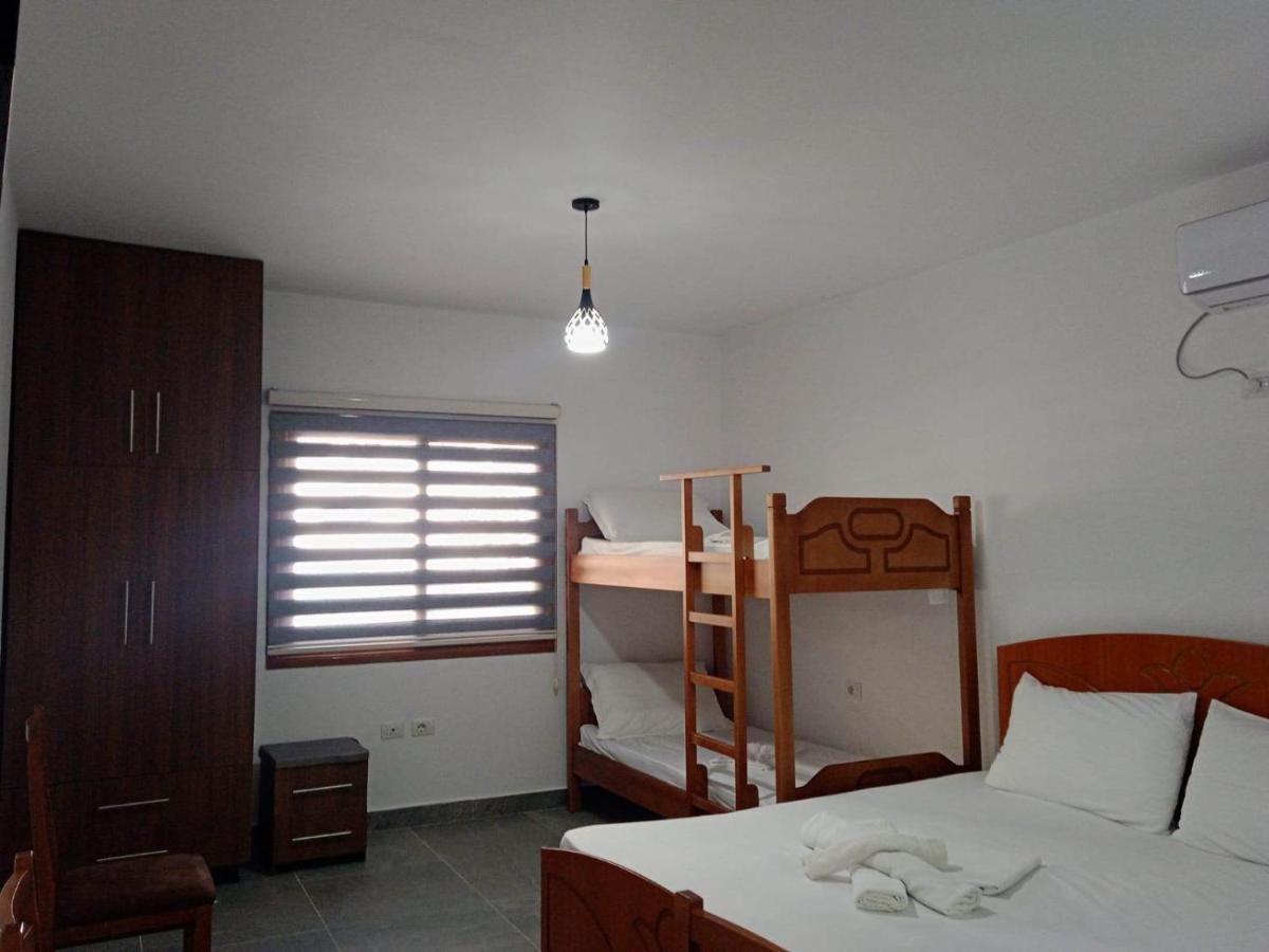 Villa Besnik, Rooms For Rent Vlorë Exterior foto